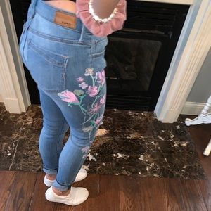 Women’s size 6 Express Jeans